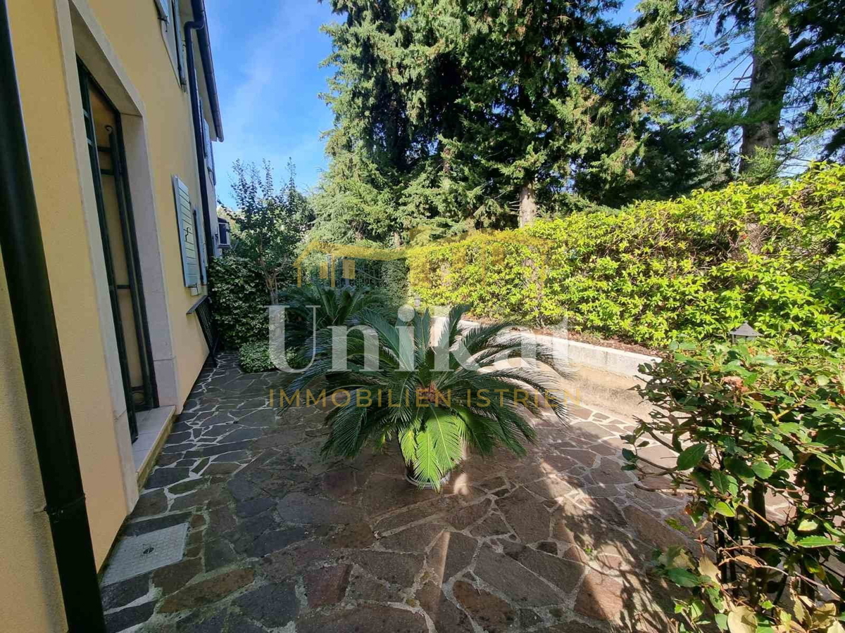 Dvojna hiša v istrskem slogu